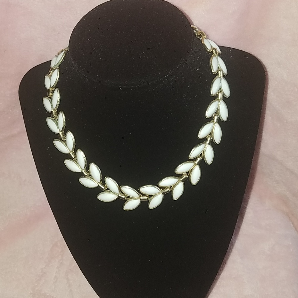 Vintage Trifari petal necklace